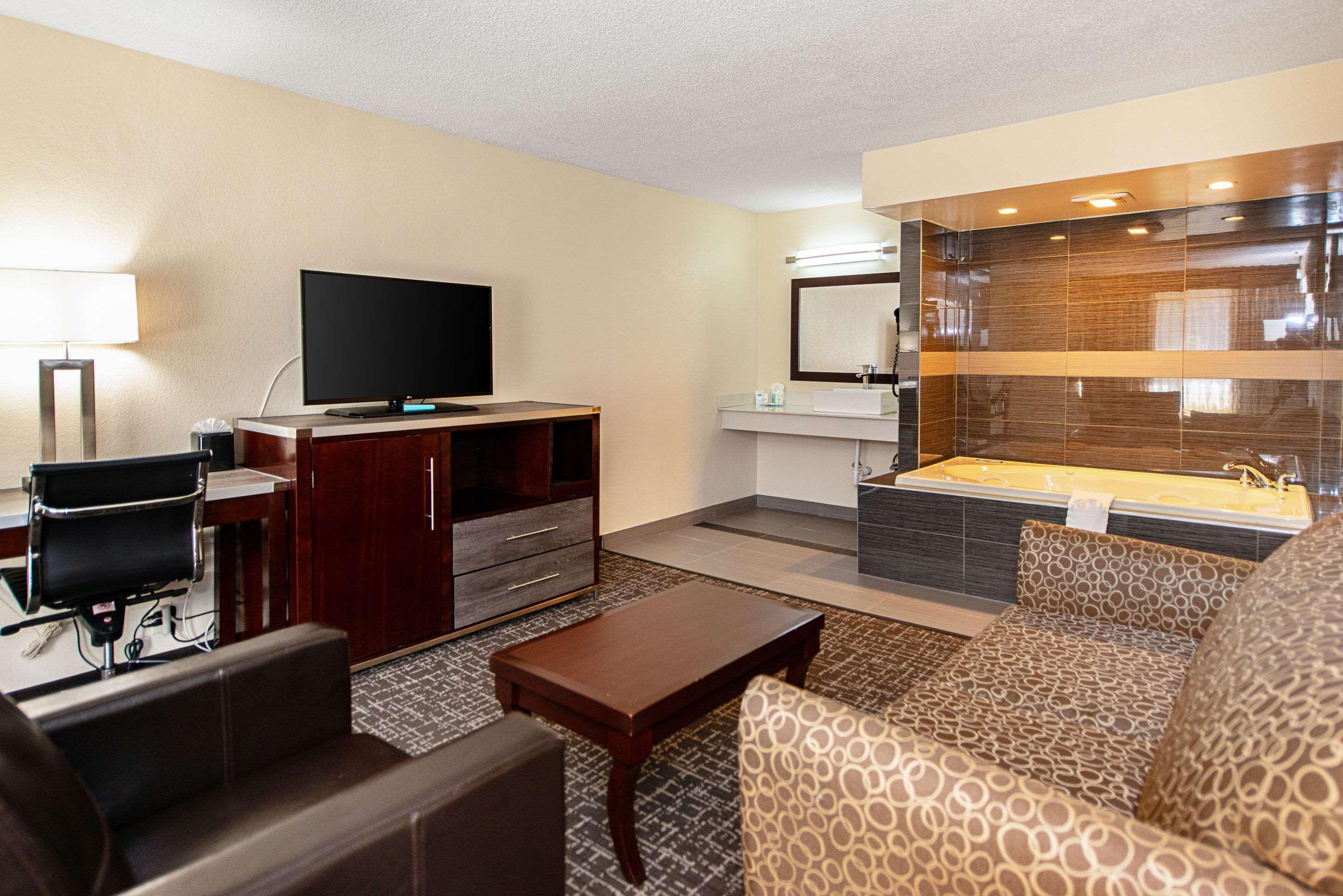 & Hotel 2*