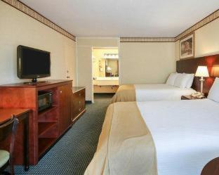 Hotel &